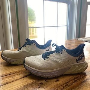 Hoka Arahi 5